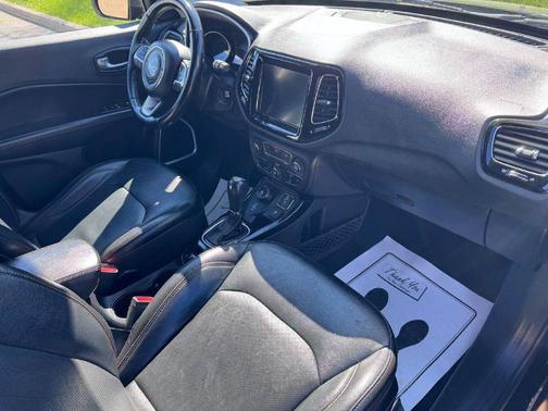 Diamond Black Crystal Pearlcoat 2020 Jeep Compass Limited