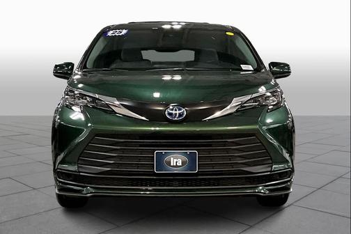 2025 Toyota Sienna LE