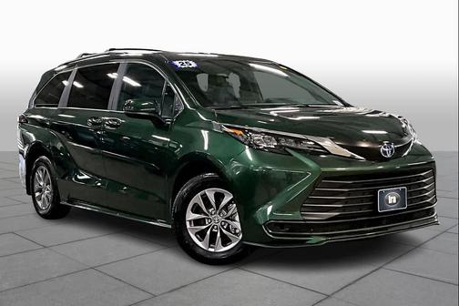 2025 Toyota Sienna LE