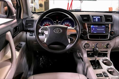 2013 Toyota Highlander SE