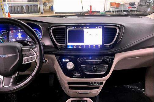 2021 Chrysler Pacifica Hybrid Touring L