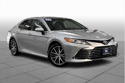 2023 Toyota Camry Hybrid XLE
