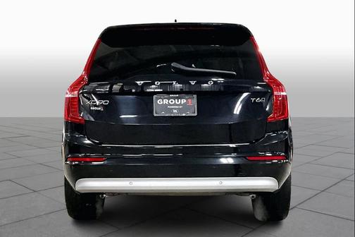 2022 Volvo XC90 T6 Momentum