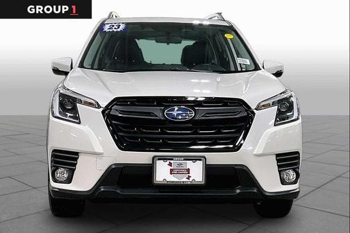 Crystal White Pearl 2023 Subaru Forester Limited