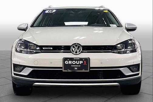 Pure White 2019 Volkswagen Golf Alltrack TSI SE