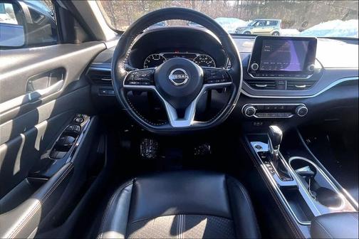 2025 Nissan Altima SR FWD