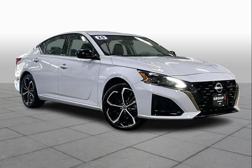 2025 Nissan Altima SR FWD