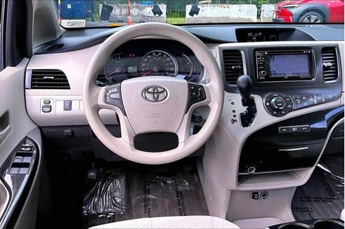 2014 Toyota Sienna LE