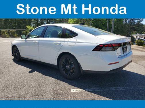 Platinum White Pearl 2025 Honda Accord SE