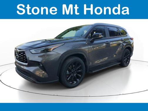 Magnetic Gray Metallic 2023 Toyota Highlander XLE