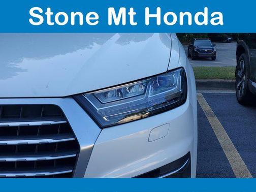 White Crystal 2017 Audi Q7 3.0T Prestige