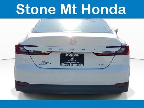 Ice 2025 Toyota Camry LE