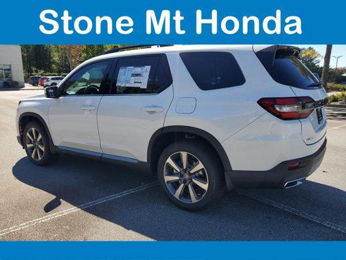 2025 Honda Pilot Touring 8-Passenger