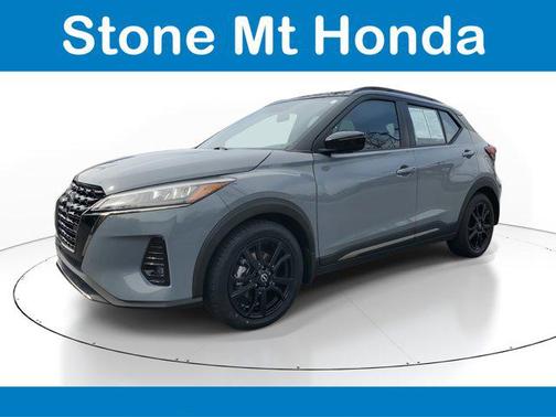 2022 Nissan Kicks SR