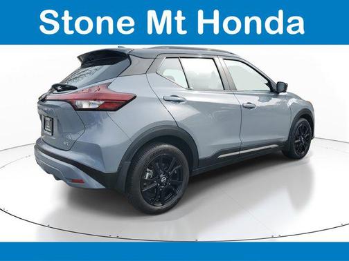 2022 Nissan Kicks SR