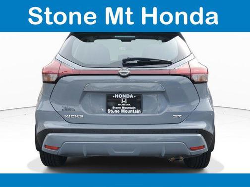 2022 Nissan Kicks SR