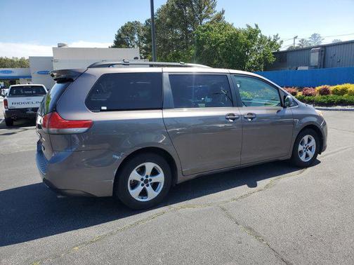 2014 Toyota Sienna LE