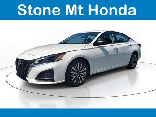 Glacier White 2025 Nissan Altima SV