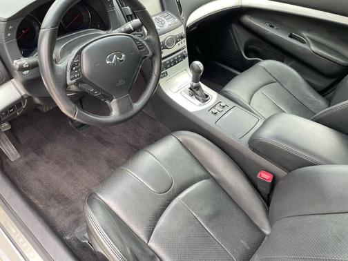 2009 INFINITI G37x Base