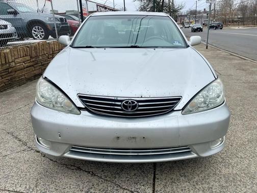 2005 Toyota Camry LE V6