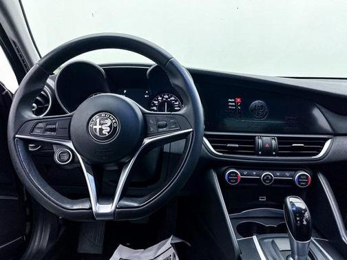 2018 Alfa Romeo Giulia Base