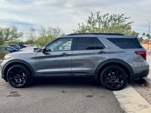 2023 Ford Explorer ST-Line