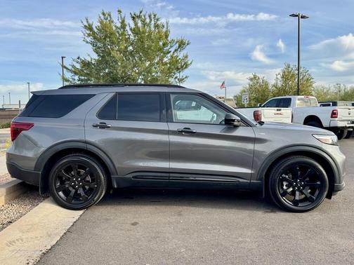 2023 Ford Explorer ST-Line