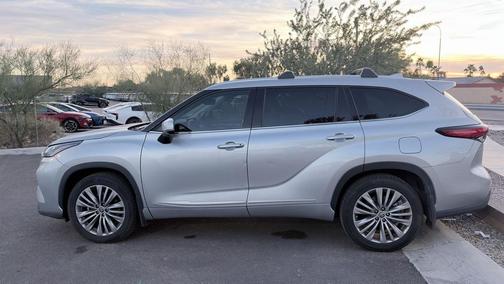 2023 Toyota Highlander Platinum