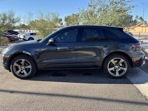 2024 Porsche Macan Base