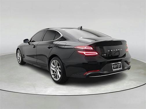 2022 Genesis G70 2.0T RWD