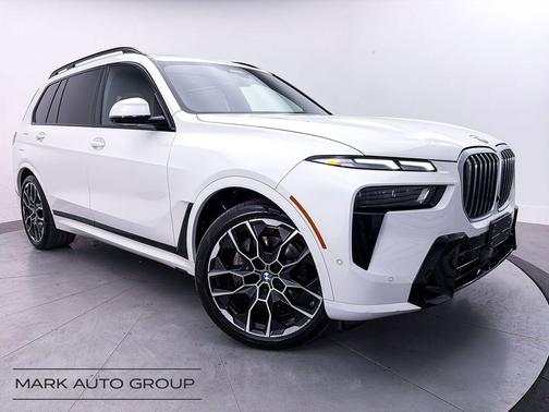 Mineral White Metallic 2023 BMW X7 xDrive40i