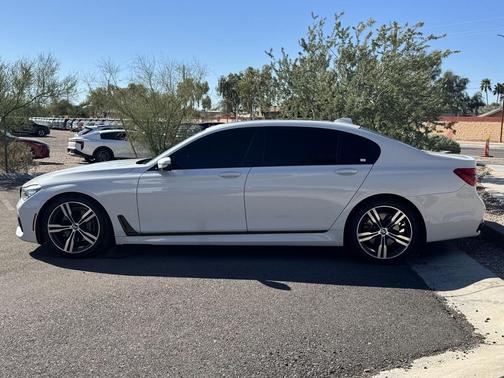 2019 BMW 740 740i