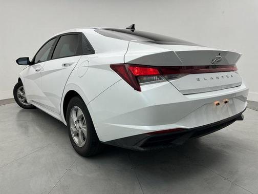 2021 Hyundai ELANTRA SE