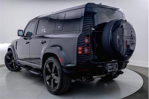 2023 Land Rover Defender 110 V8