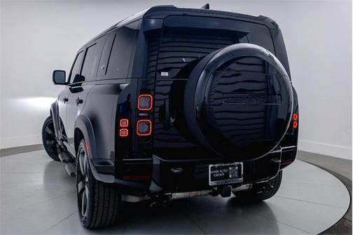 2023 Land Rover Defender 110 V8