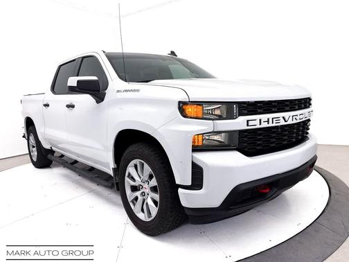 Summit White 2019 Chevrolet Silverado 1500 Custom
