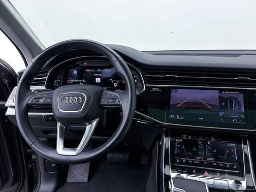 Samurai Gray Metallic 2023 Audi Q7 55 Prestige