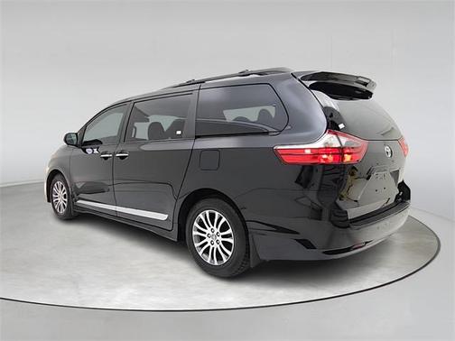 2020 Toyota Sienna XLE