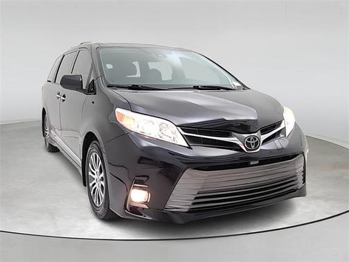 2020 Toyota Sienna XLE