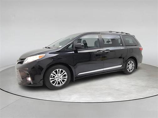 2020 Toyota Sienna XLE