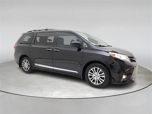 2020 Toyota Sienna XLE