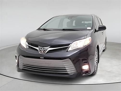2020 Toyota Sienna XLE