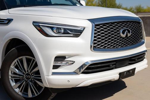 Moonstone White 2024 INFINITI QX80 Luxe