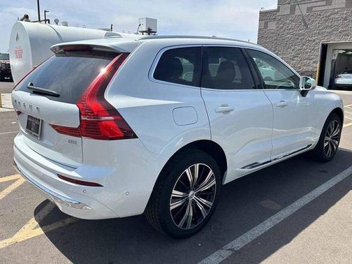 2022 Volvo XC60 B5 Inscription