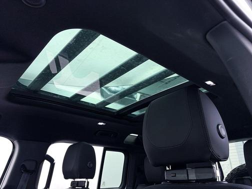 2023 Land Rover Defender 110 X-Dynamic SE