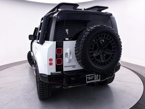 2023 Land Rover Defender 110 X-Dynamic SE