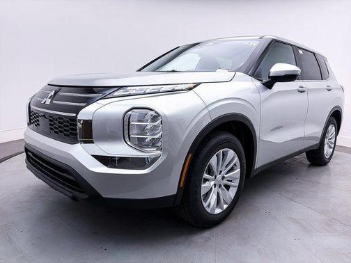 Alloy Silver Metallic 2026 Mitsubishi Outlander ES 1.5T 2WD