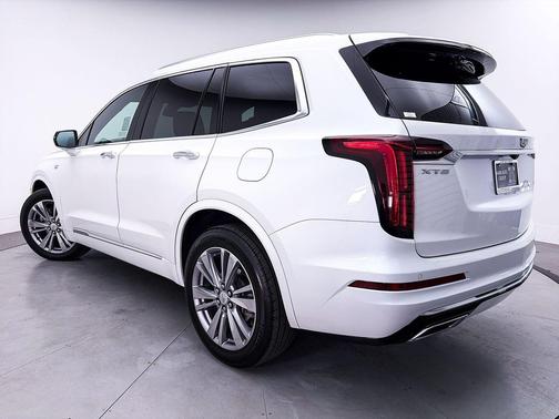 Crystal White Tricoat 2023 Cadillac XT6 Premium Luxury FWD