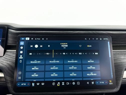 Green 2022 Rivian R1S Launch Edition