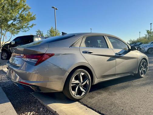 2023 Hyundai ELANTRA Limited